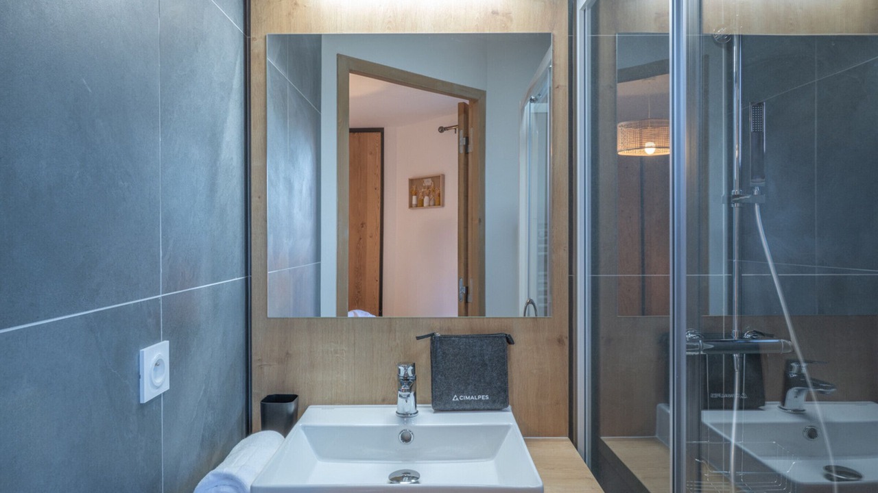 Photo of Bathroom in Eclose-Est