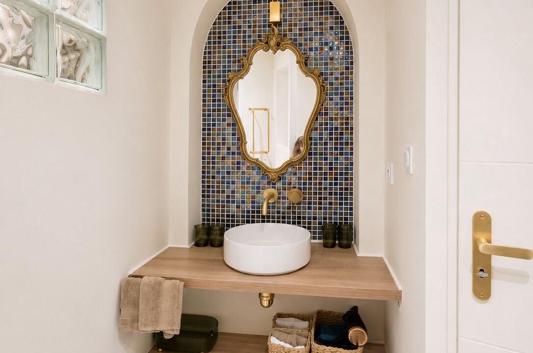 Photo of Bathroom in Saint-Etienne-de-Saint-Geoirs