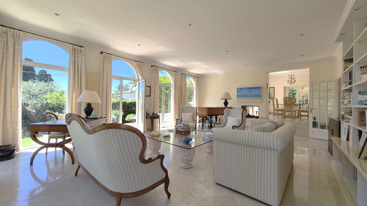 Photo of Livingroom in California - Pezou