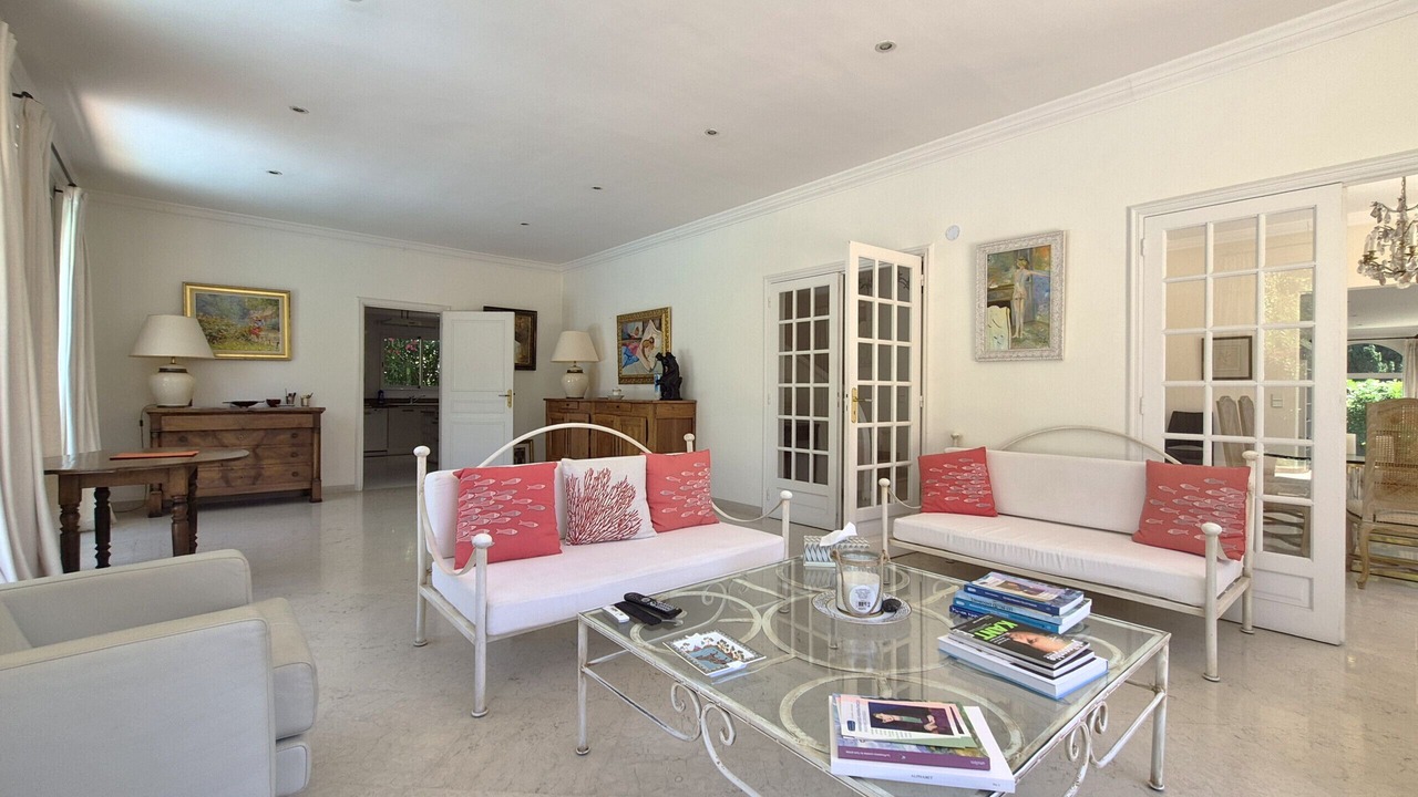 Photo of Livingroom in California - Pezou