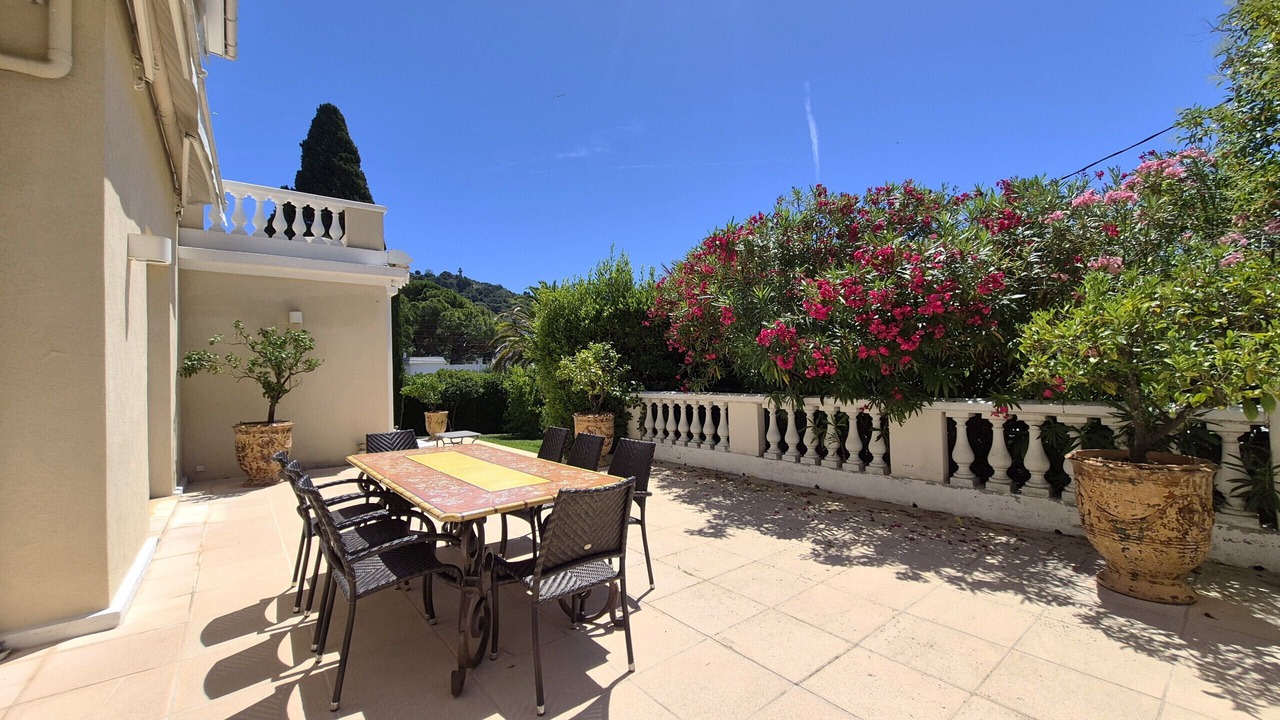 Photo of Outdoor in California - Pezou