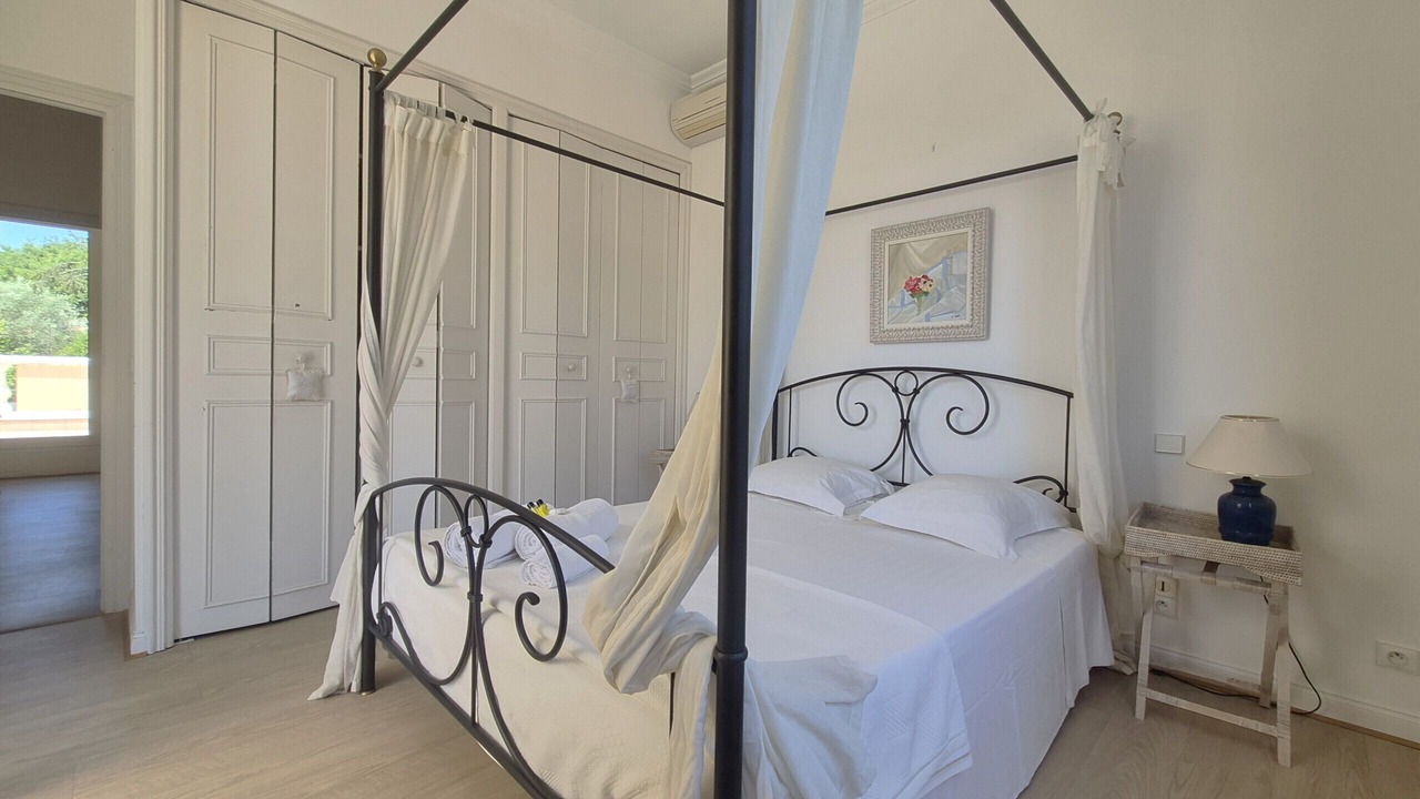 Photo of Bedroom in California - Pezou