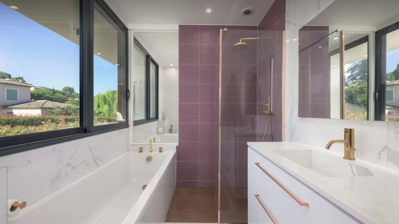Photo of Bathroom in Biot