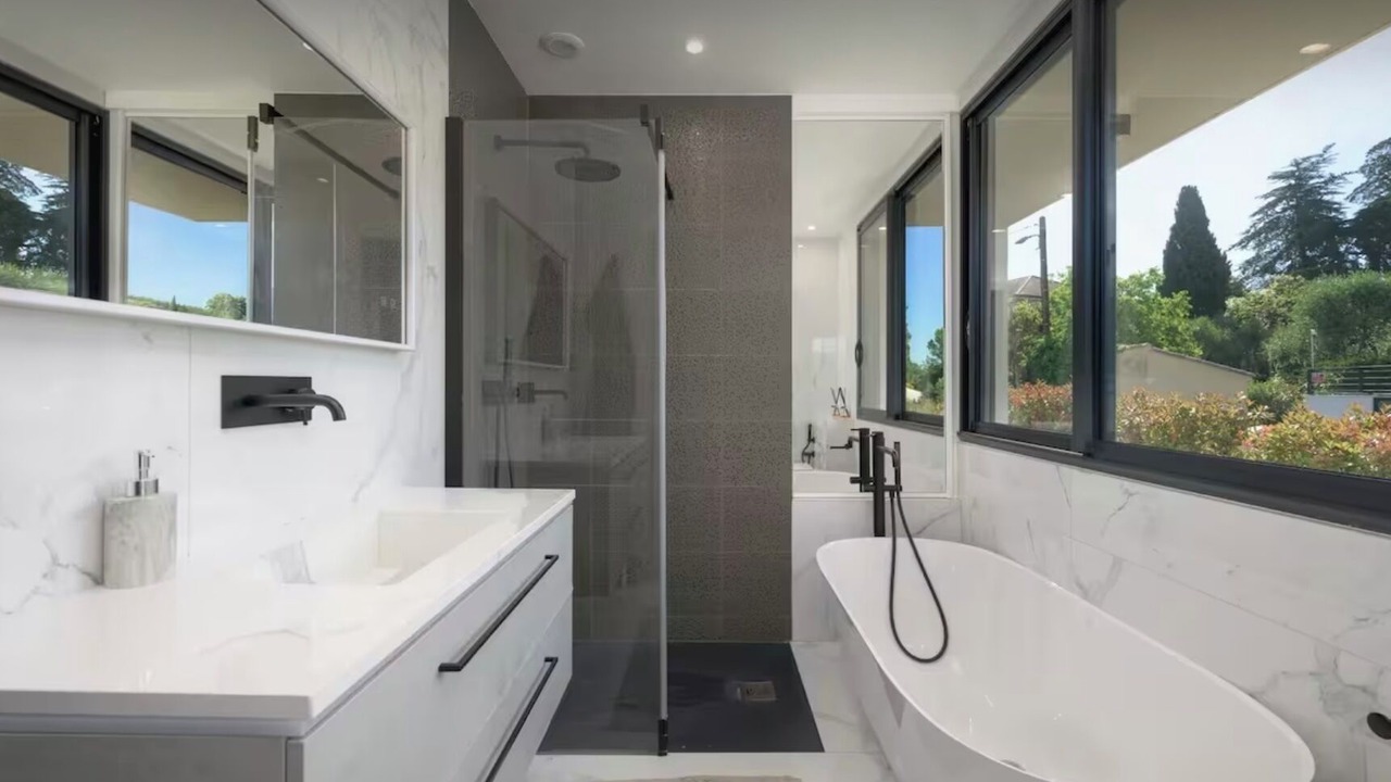 Photo of Bathroom in Biot