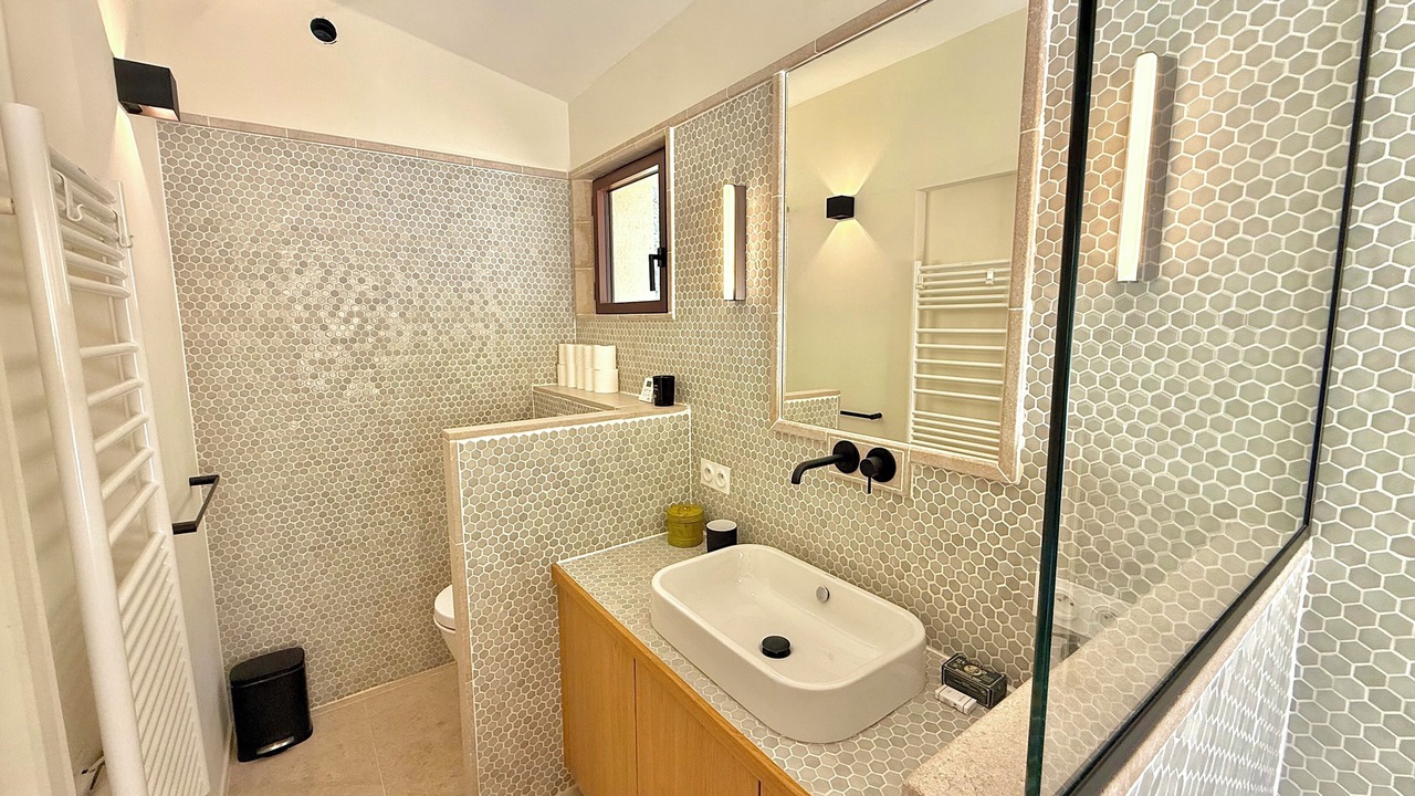 Photo of Bathroom in Saint-Marc-Jaumegarde
