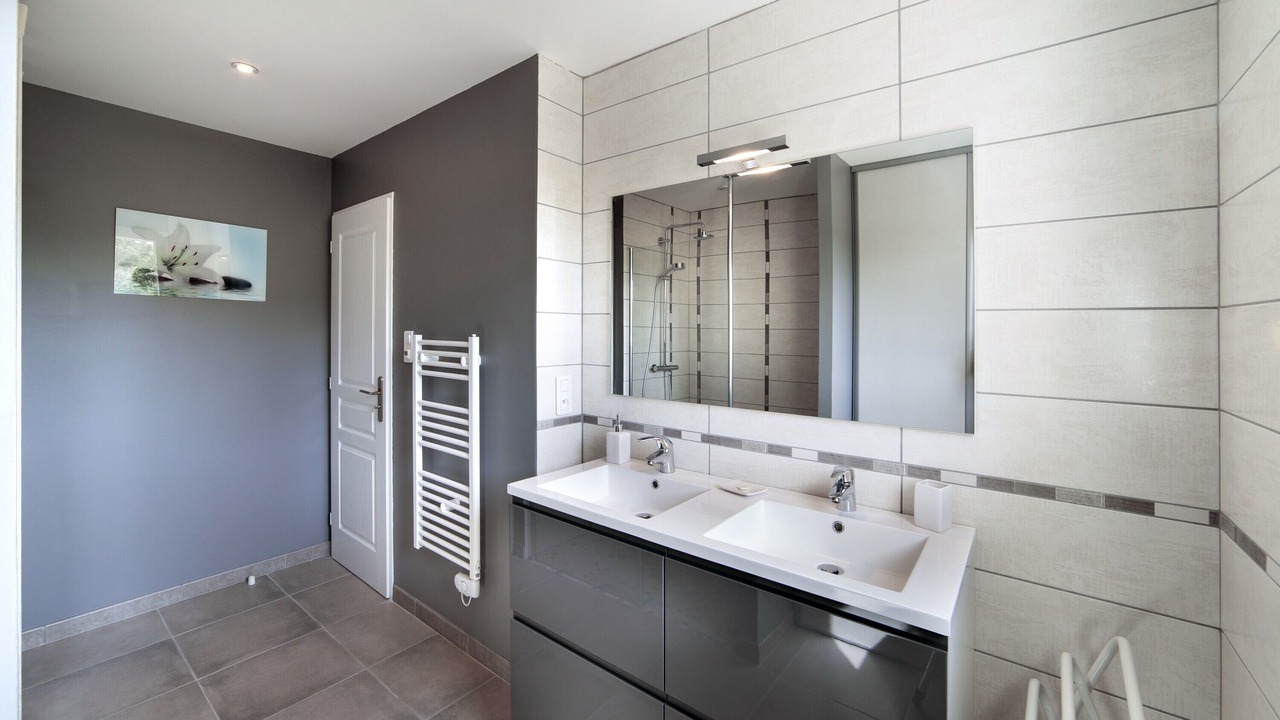 Photo of Bathroom in Colonzelle