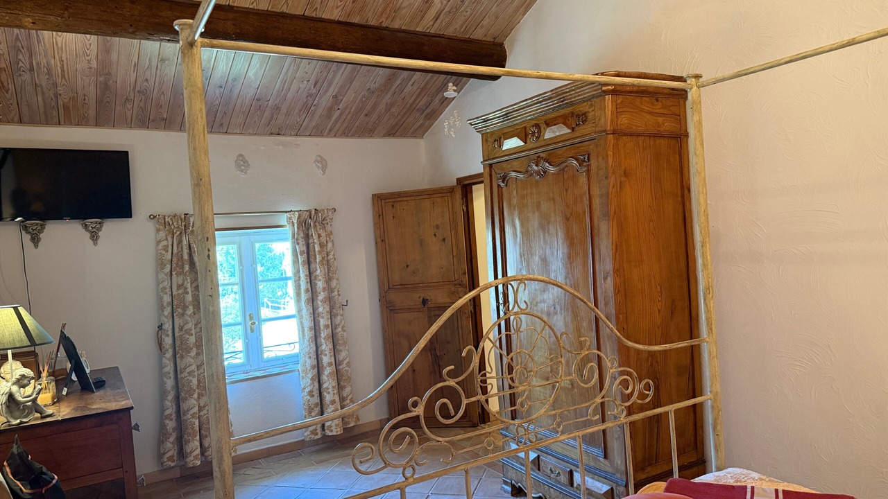 Photo of Bedroom in Violes