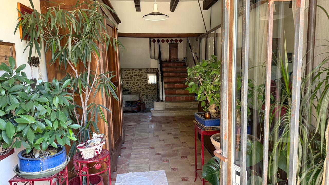 Photo of Outdoor in Violes