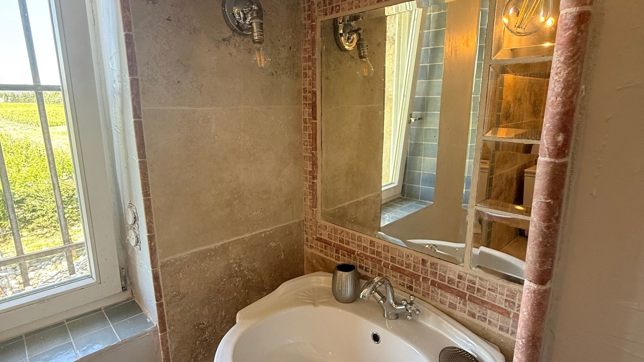 Photo of Bathroom in Violes