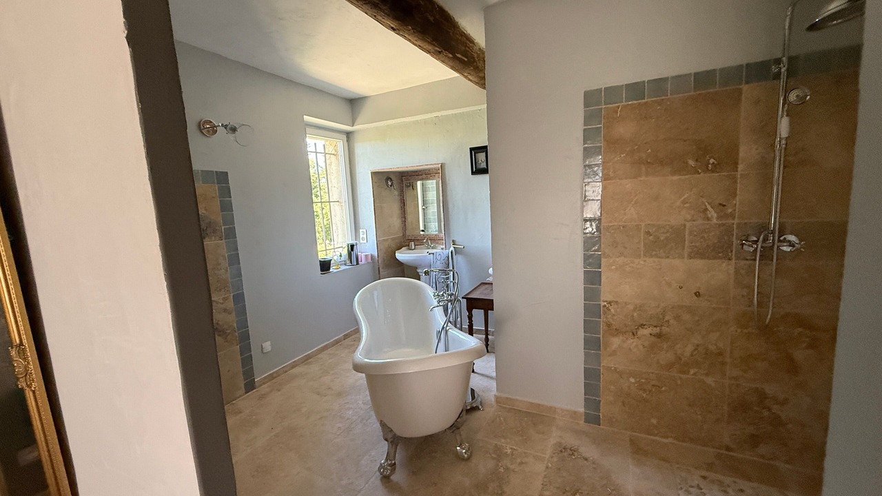 Photo of Bathroom in Violes