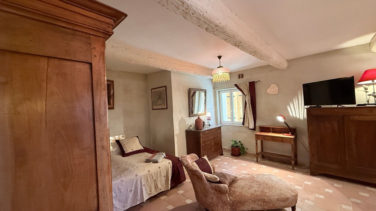 Photo of Bedroom in Violes