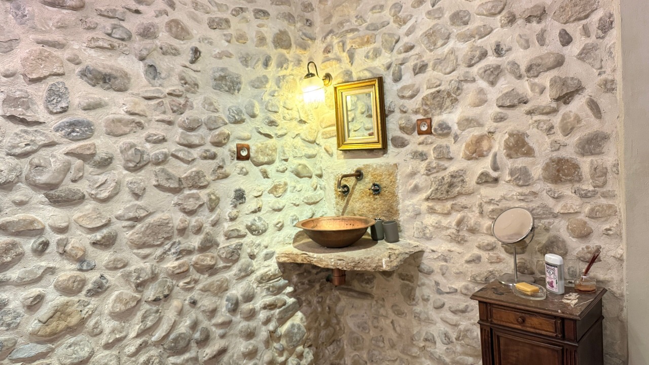 Photo of Bathroom in Violes