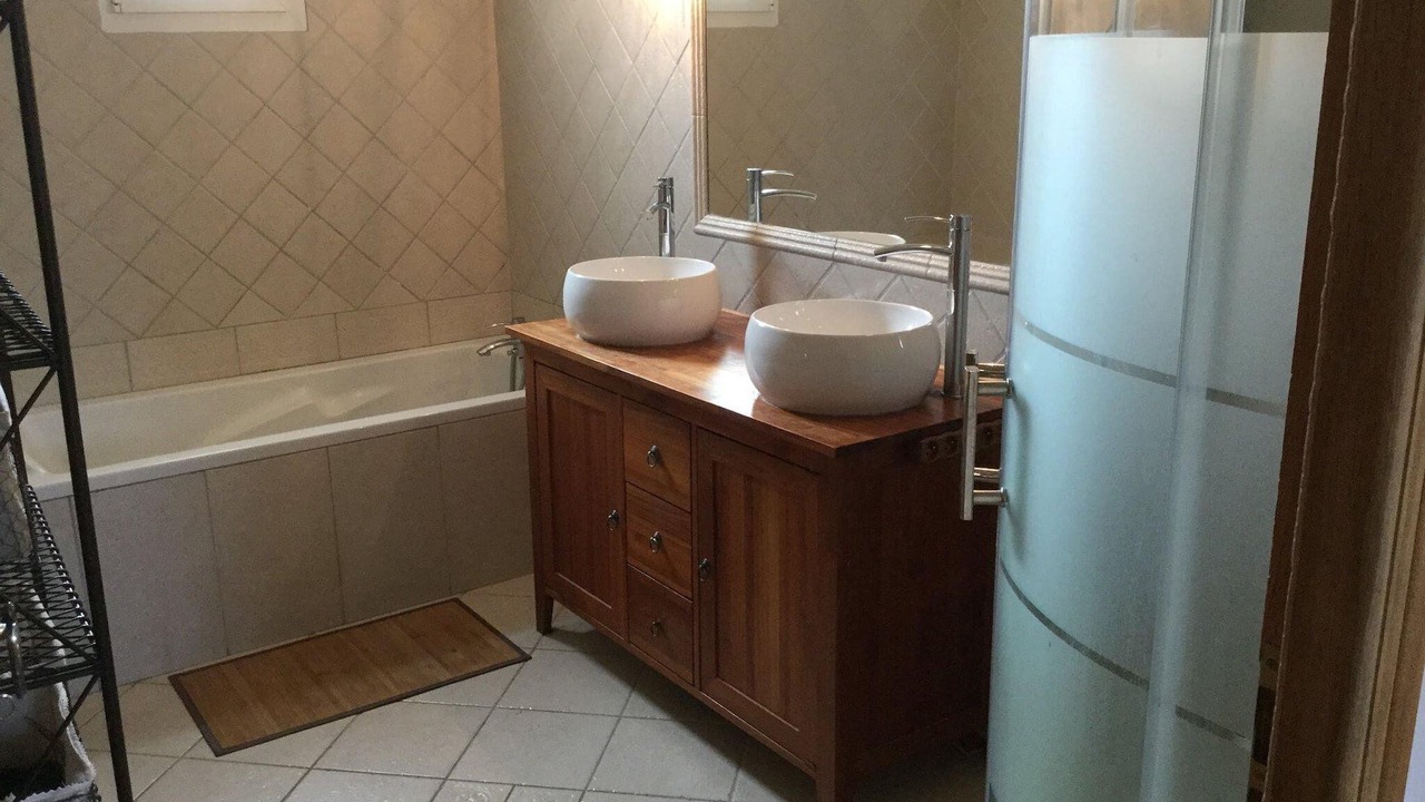 Photo of Bathroom in Bedarrides