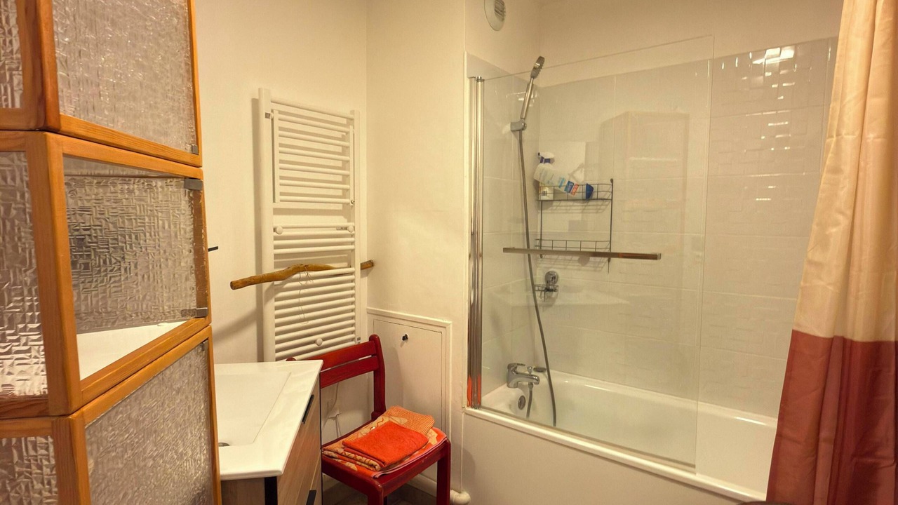 Photo of Bathroom in Beaux Arts-Boutonnet