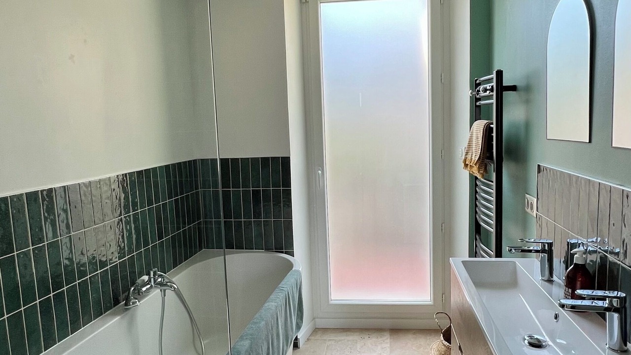 Photo of Bathroom in Saint-Lambert