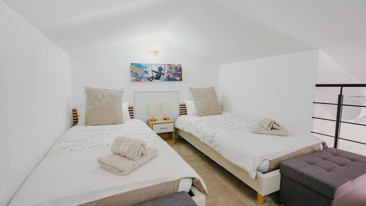 Photo of Bedroom in Puget-Ville