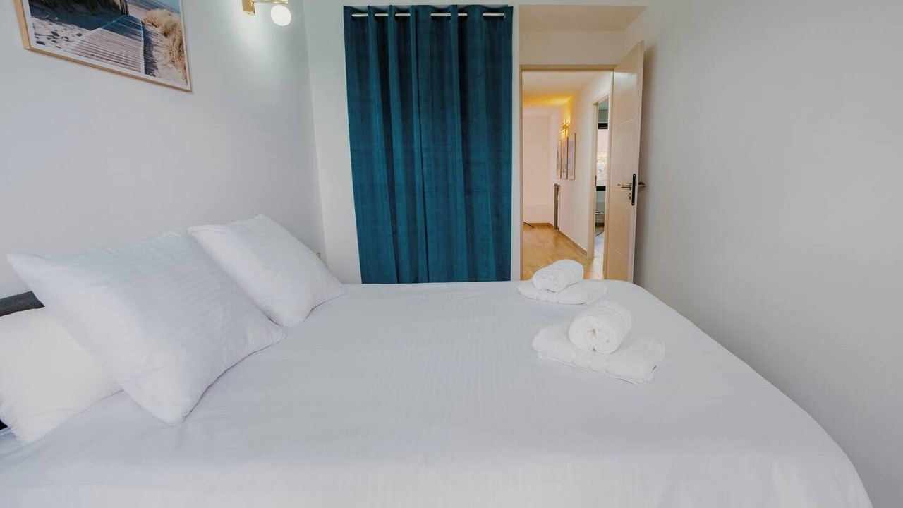 Photo of Bedroom in Puget-Ville