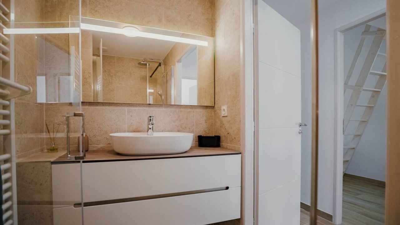 Photo of Bathroom in Puget-Ville