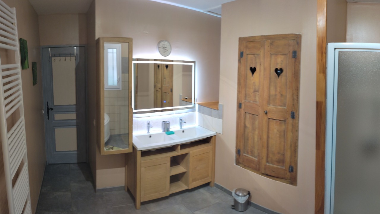 Photo of Bathroom in Velleron