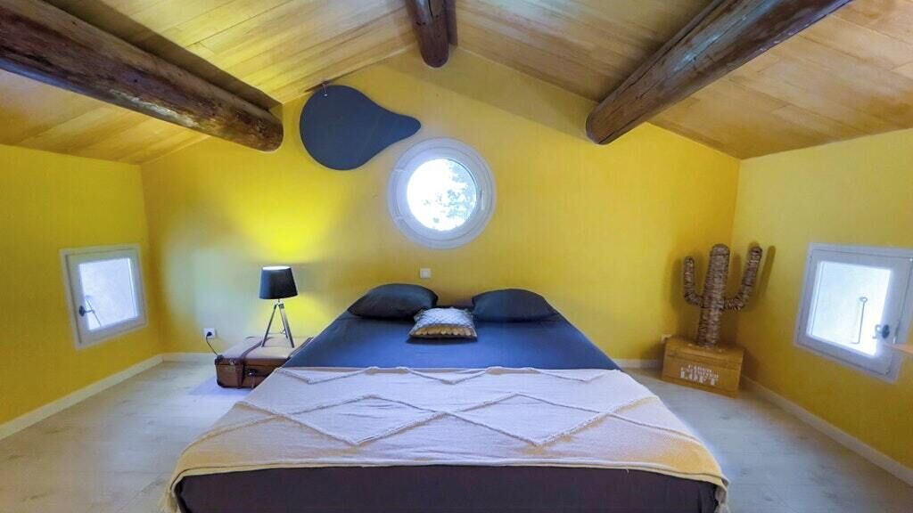 Photo of Bedroom in Maubec
