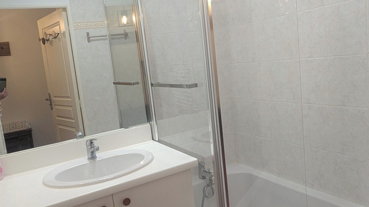 Photo of Bathroom in Sainte-Cecile-les-Vignes