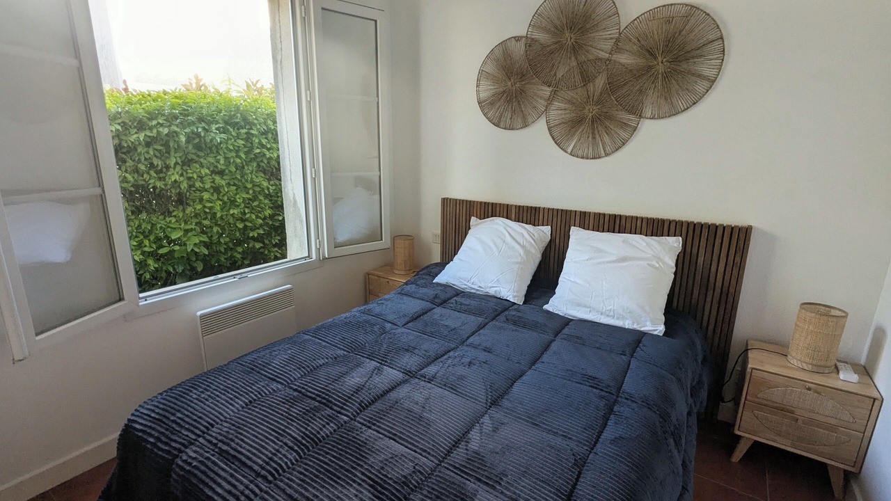 Photo of Bedroom in Sainte-Cecile-les-Vignes