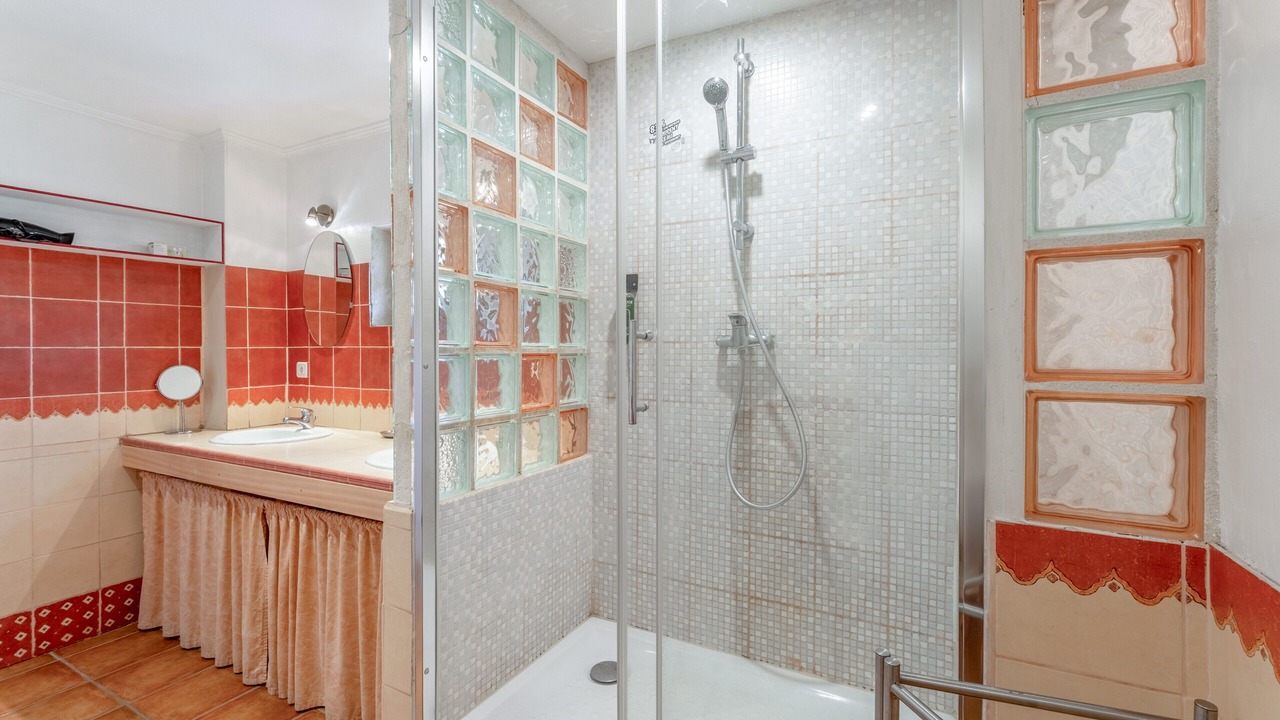 Photo of Bathroom in Les Baux-de-Provence