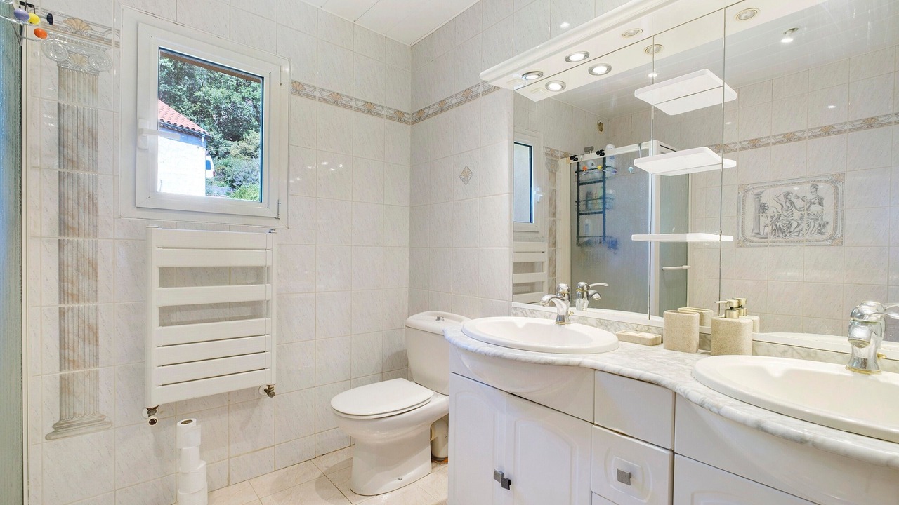 Photo of Bathroom in Le Ray