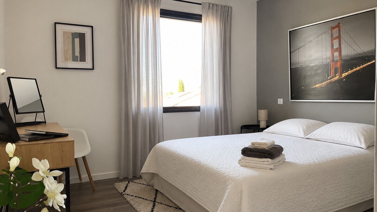 Photo of Bedroom in Eguilles