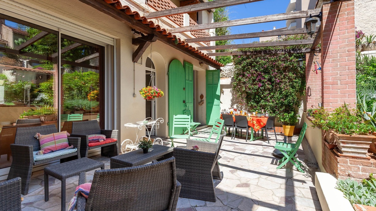 Photo of Outdoor in Les Cinq Avenues