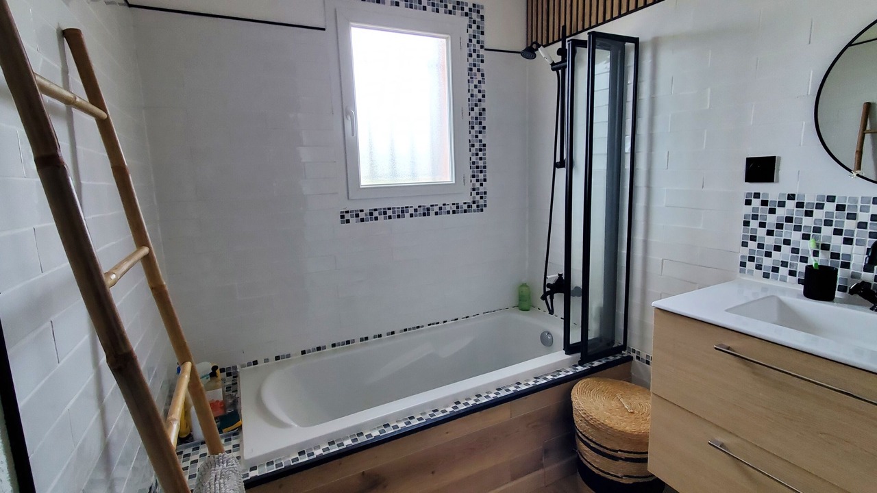 Photo of Bathroom in Lambesc