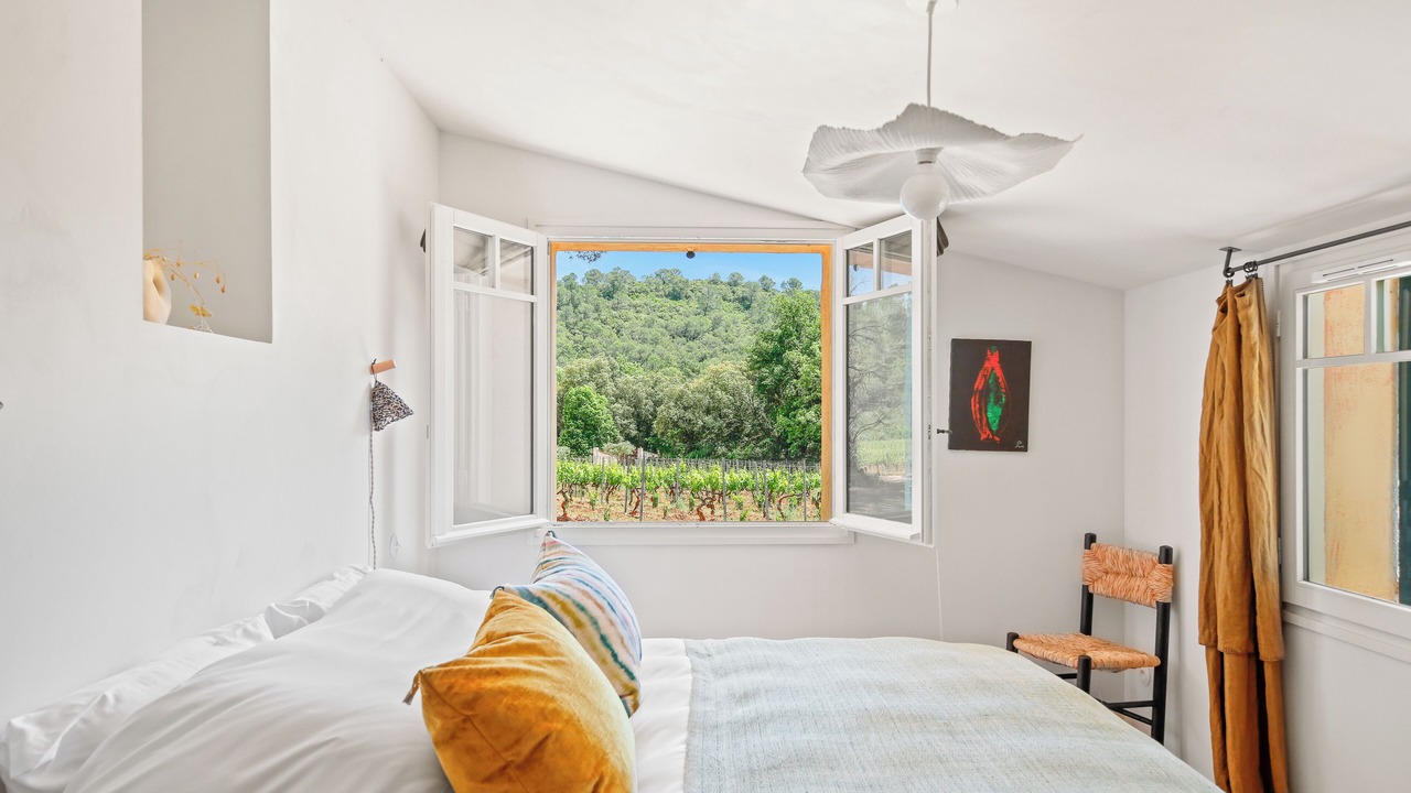 Photo of Bedroom in Meounes-les-Montrieux
