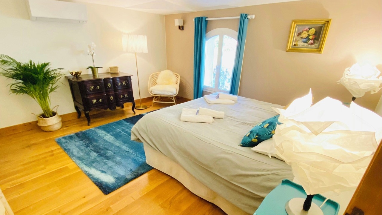 Photo of Bedroom in Chateauneuf-du-Pape
