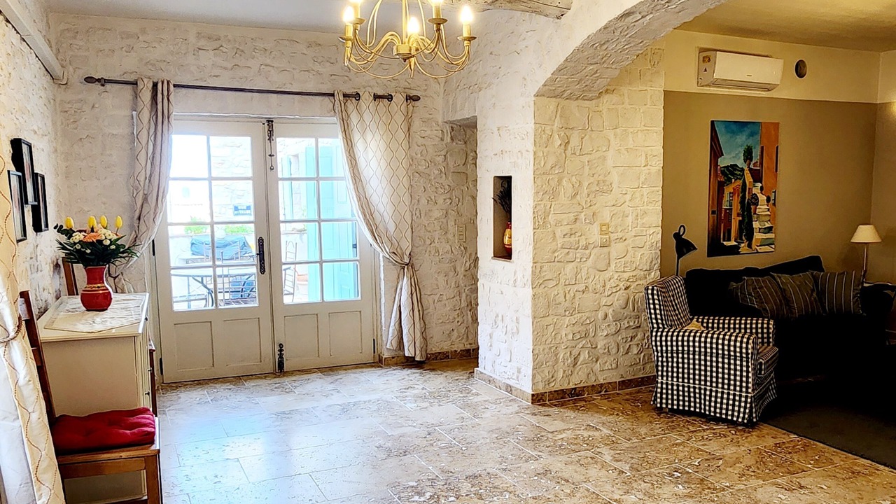 Photo of Livingroom in Sablet
