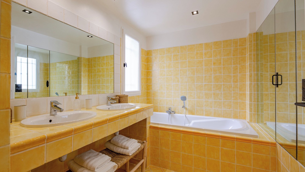 Photo of Bathroom in Guerrevieille