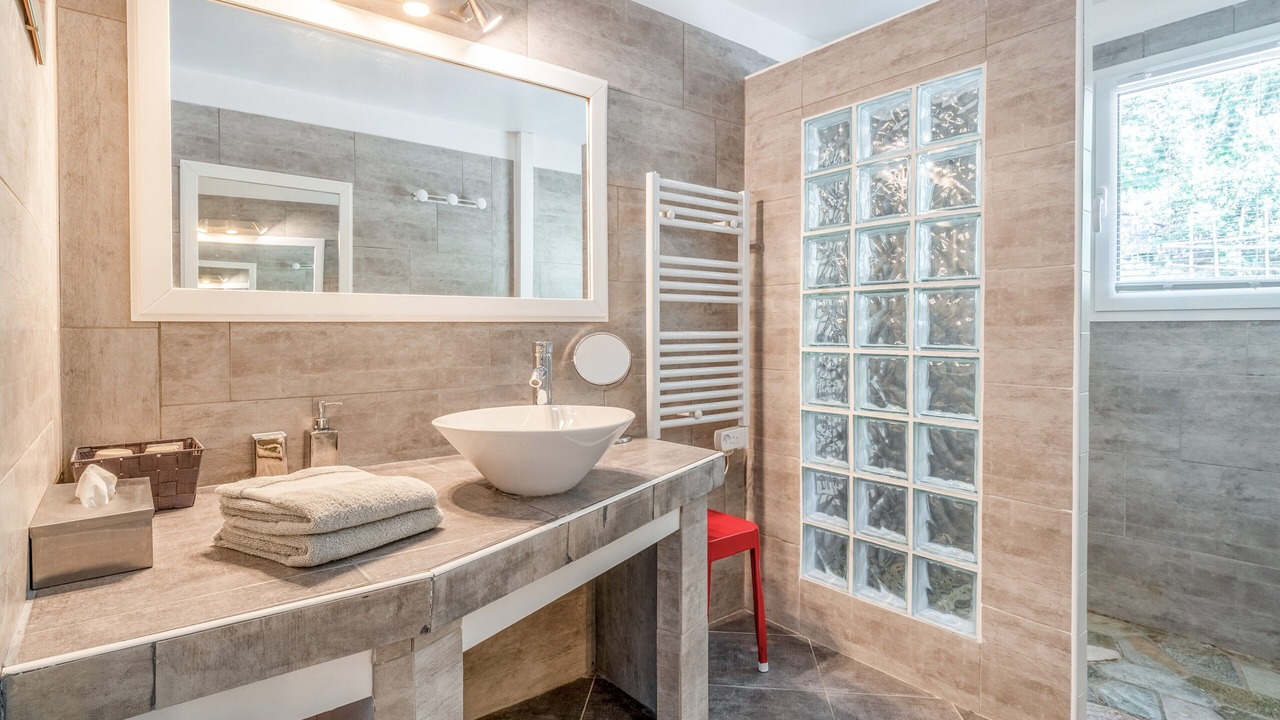 Photo of Bathroom in Lagarde Pareol