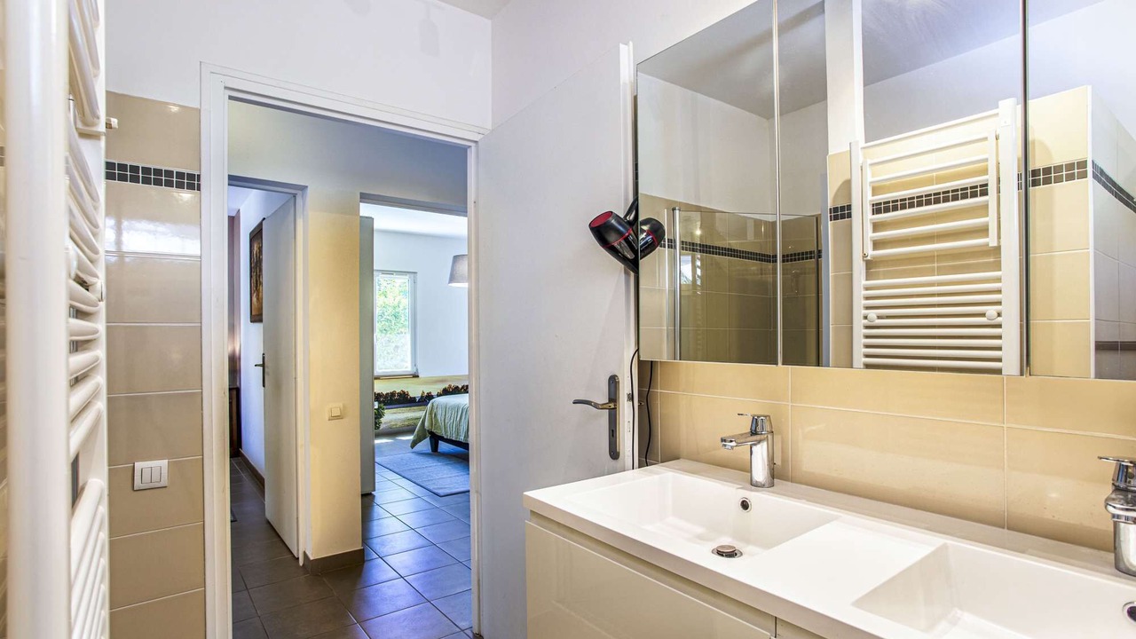 Photo of Bathroom in La Valette-du-Var