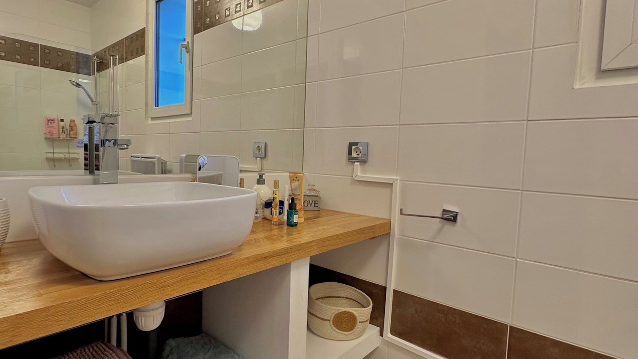 Photo of Bathroom in Eguilles