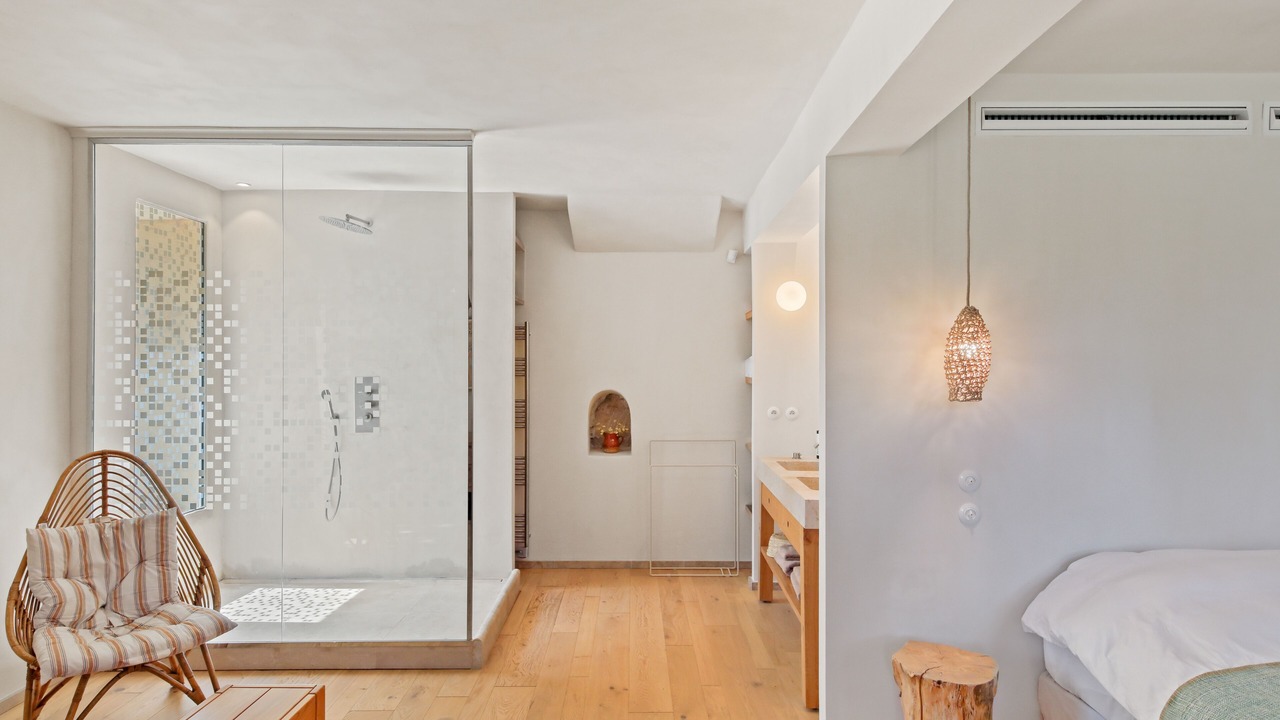 Photo of Bedroom in Meounes-les-Montrieux