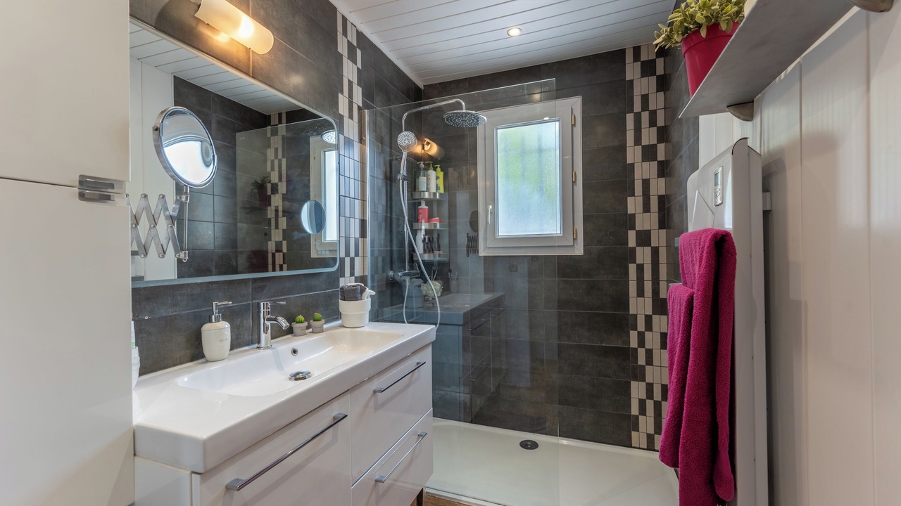 Photo of Bathroom in Chateauneuf-les-Martigues