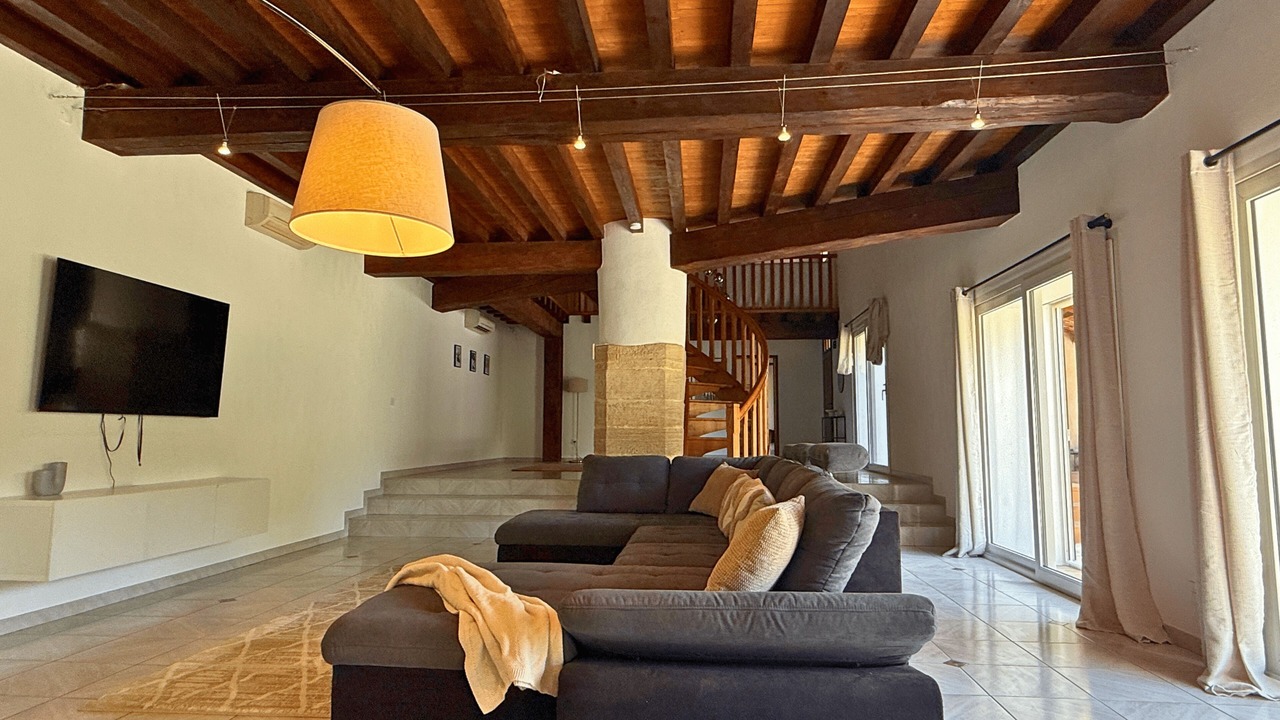 Photo of Livingroom in Orange