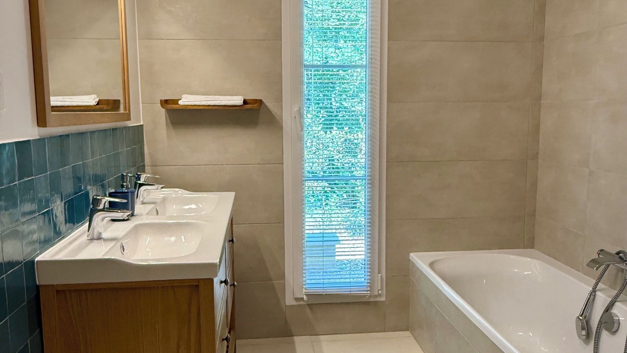Photo of Bathroom in Labastide-de-Virac