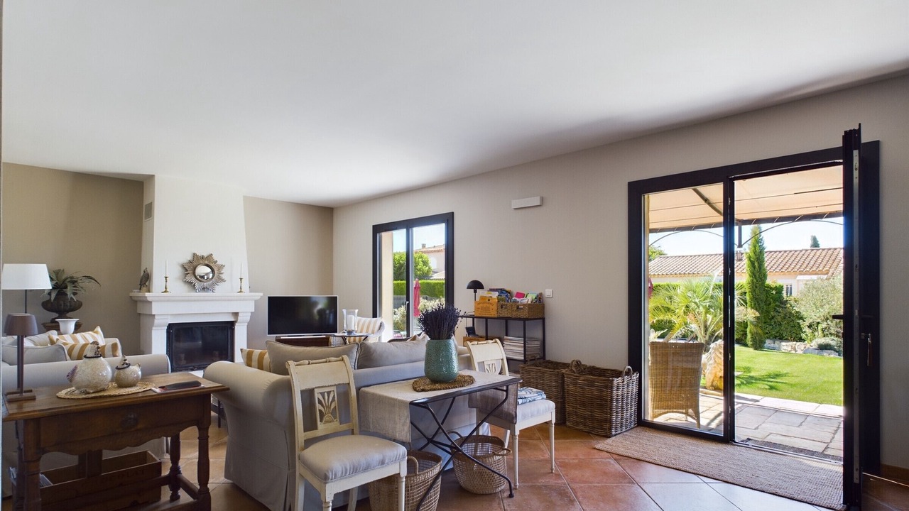 Photo of Livingroom in Mouries