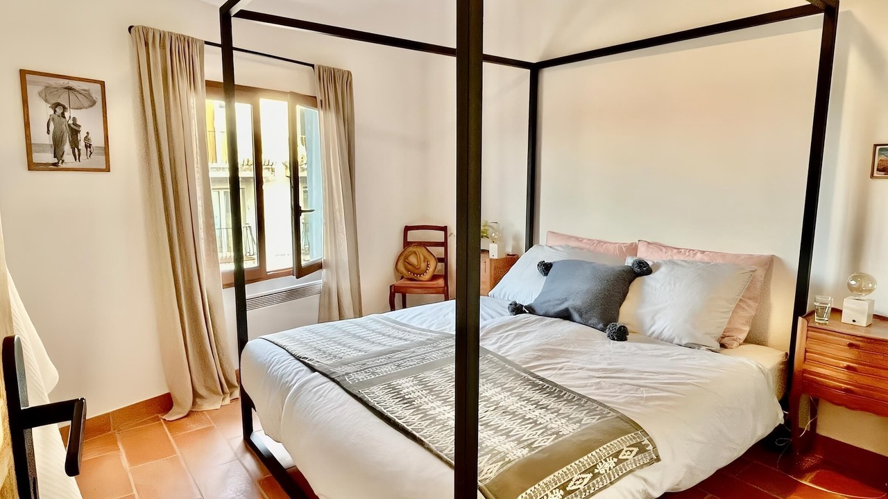Photo of Bedroom in Mandelieu-la-Napoule Beach