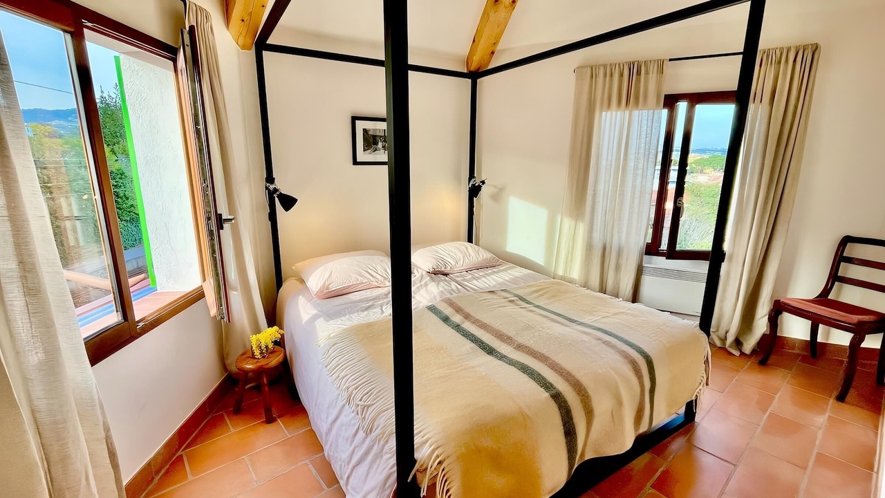 Photo of Bedroom in Mandelieu-la-Napoule Beach