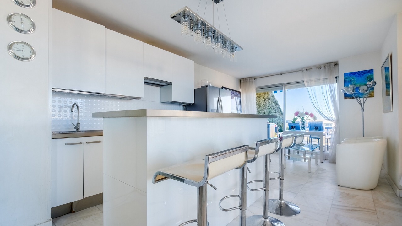 Photo of Kitchen in California - Pezou