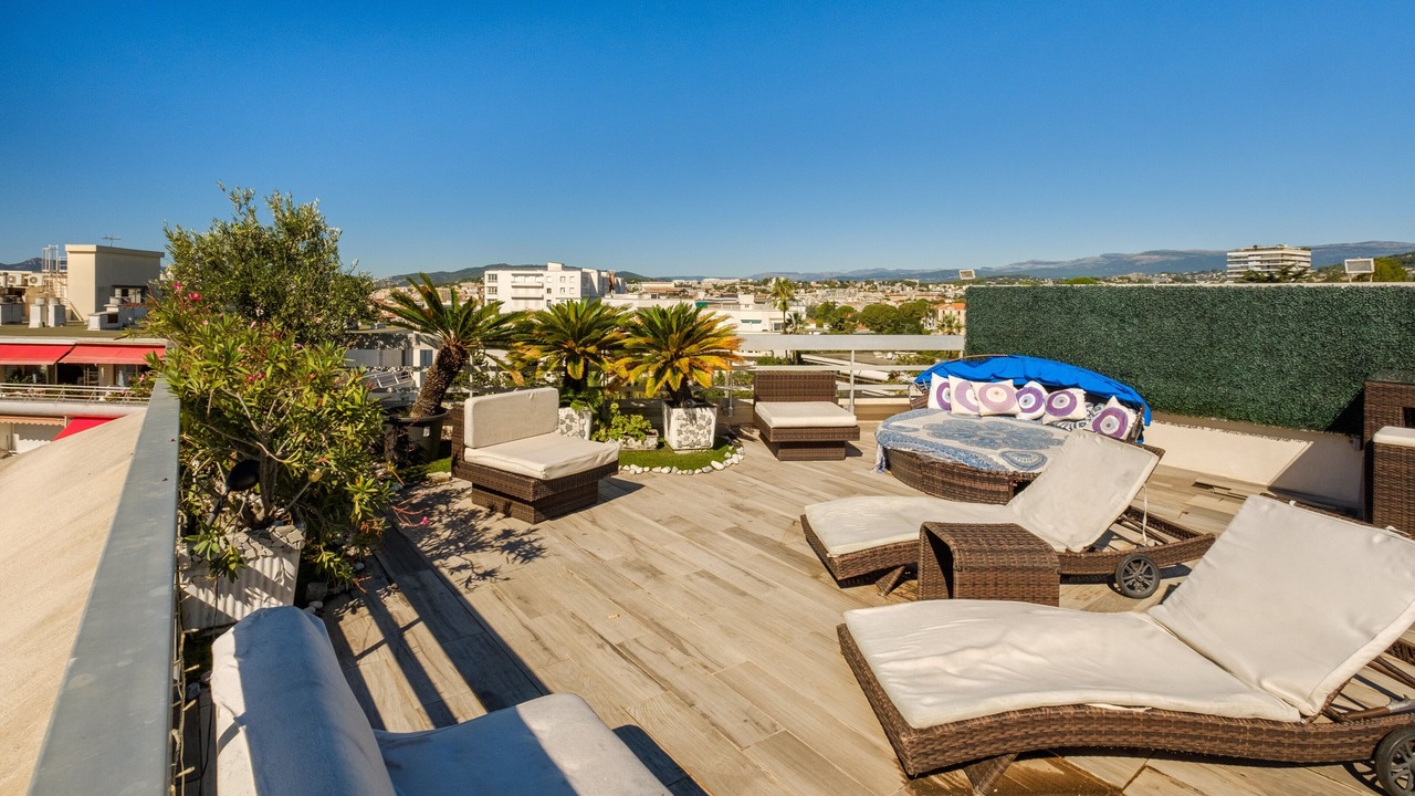Photo of Patio Balcony in California - Pezou