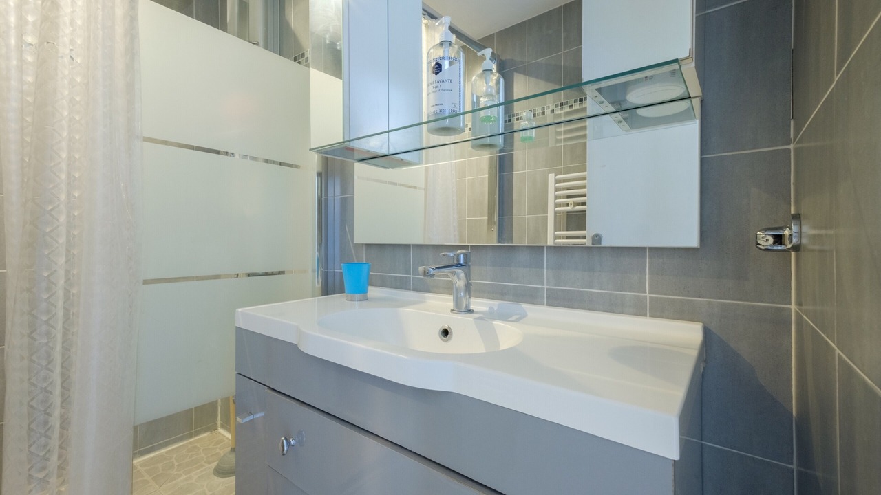Photo of Bathroom in California - Pezou