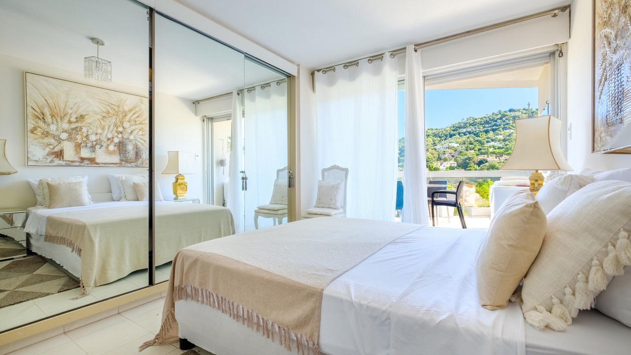 Photo of Bedroom in California - Pezou