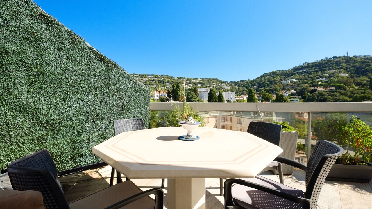 Photo of Outdoor in California - Pezou